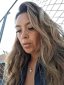 lauramcdowell1 online show from 02/15/25, 02:00