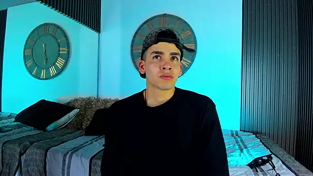 Mike 0233  online show from 02/04/25, 03:54