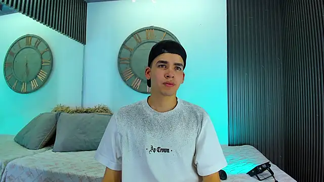 Mike 0233  online show from 02/05/25, 04:06