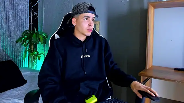 Mike 0233  online show from 03/18/25, 03:20