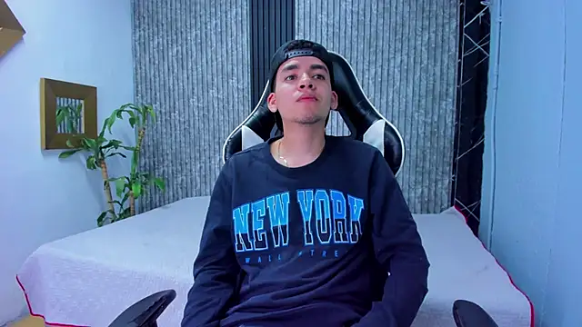 Mike 0233  online show from 11/06/25, 04:13