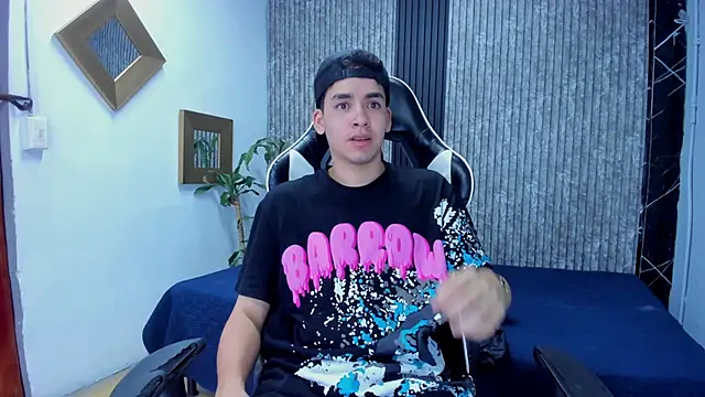 Mike 0233  online show from 11/12/25, 04:13