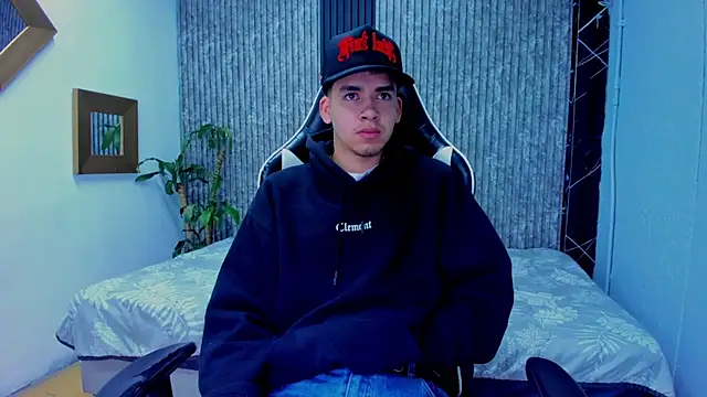 Mike 0233  online show from 11/16/25, 04:18