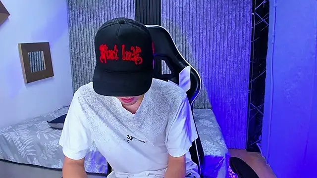 Mike 0233  online show from 12/19/25, 04:41