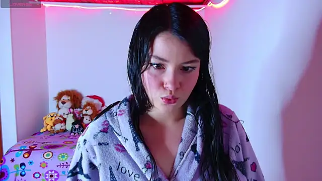 juli05star20 online show from 11/26/25, 03:18