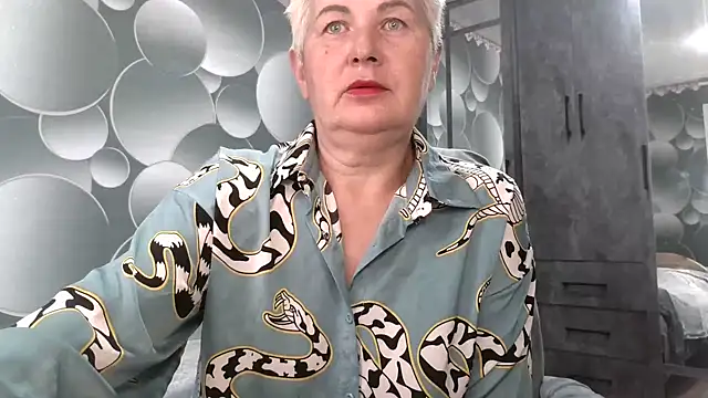 NicoleOlla online show from 10/05/25, 04:11