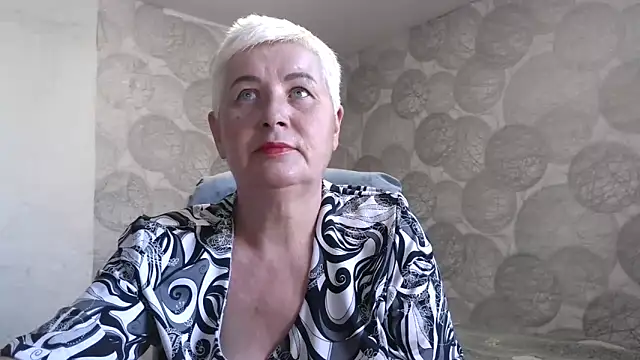 NicoleOlla online show from 10/17/25, 09:23