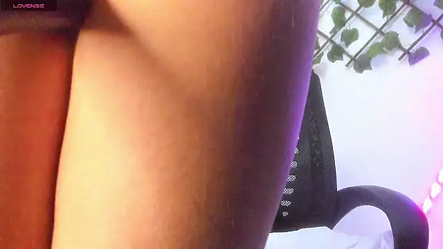Snapshot of Pucaa_ chatting on 12/14/24, 04:34 Pucaa online show from 12/14/24, 04:34