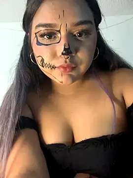 Snapshot of Pucaa_ chatting on 10/11/25, 11:58 Pucaa online show from 10/11/25, 11:58