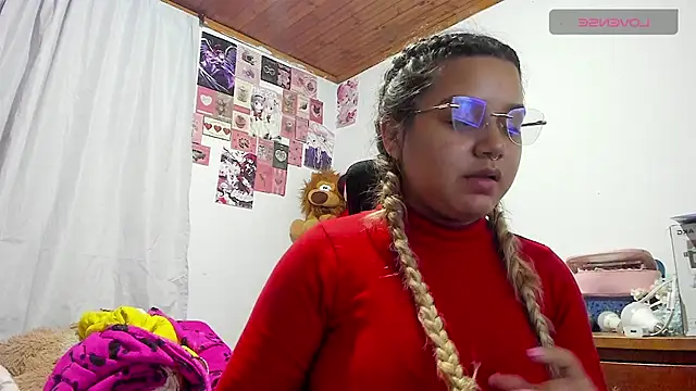 Snapshot of Pucaa_ chatting on 05/19/26, 02:51 Pucaa online show from 05/19/26, 02:51