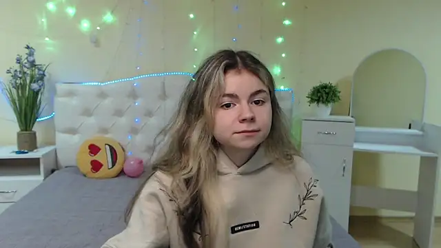 TinaRedly online show from 01/15/25, 06:40