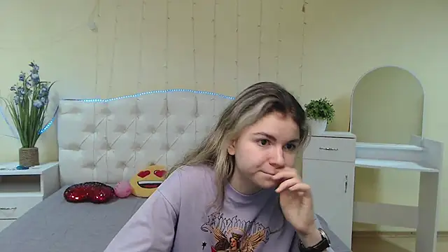 TinaRedly online show from 02/05/25, 01:33