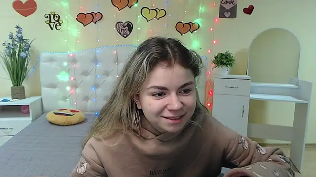 TinaRedly online show from 02/17/25, 10:03