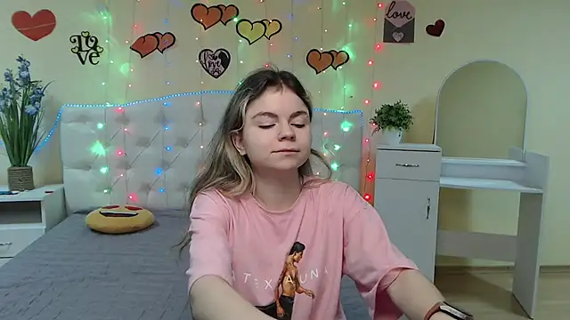 TinaRedly online show from 03/08/25, 06:32