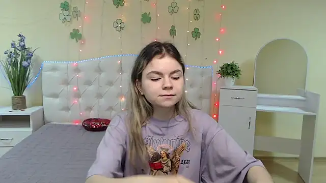 TinaRedly online show from 03/15/25, 01:19