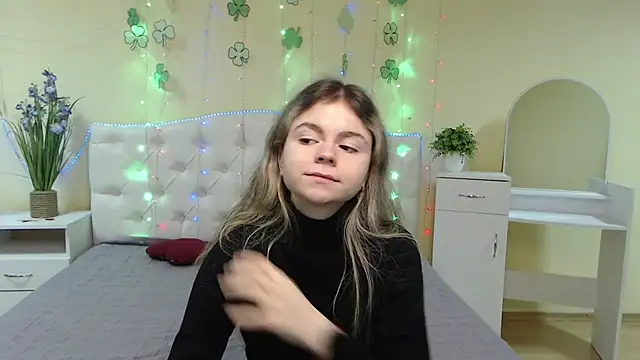 TinaRedly online show from 03/19/25, 06:23