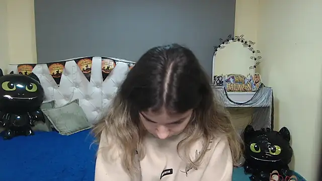 TinaRedly online show from 10/26/25, 06:08