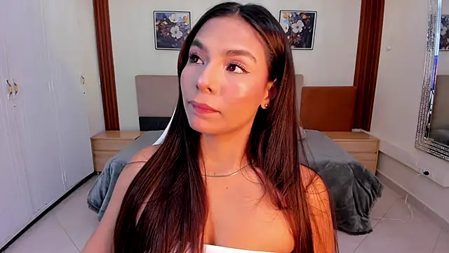 amira cute2 online show from 12/23/25, 10:46