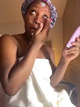 Snapshot of kellya_ chatting on 03/08/25, 10:45 kellya online show from 03/08/25, 10:45