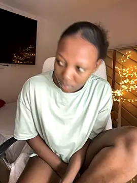 Snapshot of kellya_ chatting on 11/14/25, 11:35 kellya online show from 11/14/25, 11:35