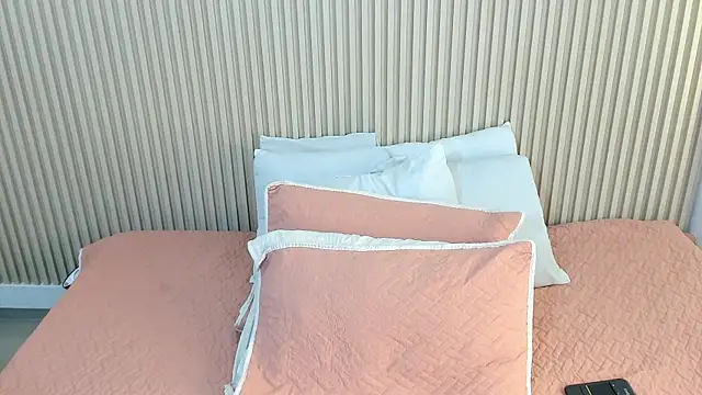 charlottebrowns  online show from 12/02/25, 12:21