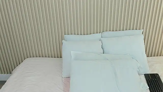 Snapshot of charlottebrowns_ chatting on 06/13/26, 12:47 charlottebrowns online show from 06/13/26, 12:47