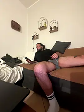 Snapshot of beardo85 chatting on 10/27/25, 10:25 beardo85 online show from 10/27/25, 10:25