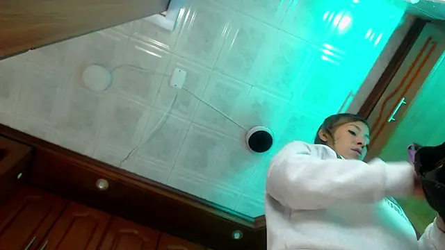 LaureenHills online show from 03/06/25, 03:13