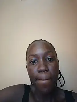 Snapshot of Swirly_blac chatting on 06/21/26, 04:48 Swirly blac online show from 06/21/26, 04:48