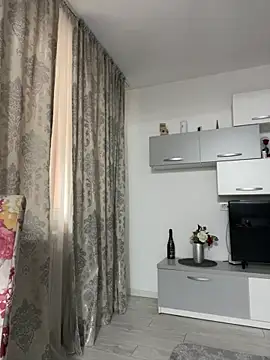  adelle online show from 02/07/26, 12:20