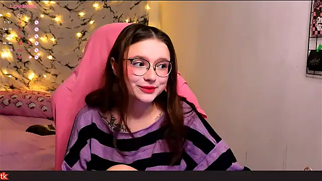 Snapshot of me__hanna chatting on 01/15/25, 07:44 me  hanna online show from 01/15/25, 07:44