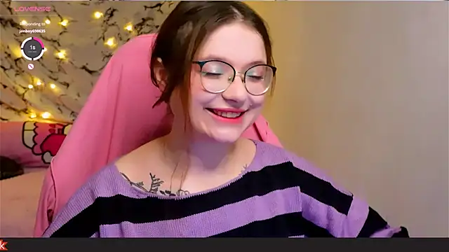 Snapshot of me__hanna chatting on 01/17/25, 11:18 me  hanna online show from 01/17/25, 11:18