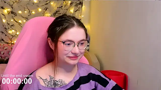 Snapshot of me__hanna chatting on 01/21/25, 01:39 me  hanna online show from 01/21/25, 01:39