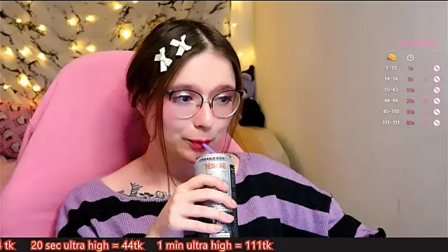 Snapshot of me__hanna chatting on 01/30/25, 11:13 me  hanna online show from 01/30/25, 11:13