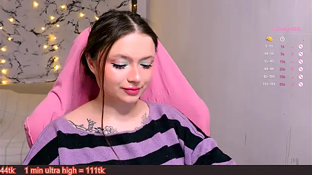 Snapshot of me__hanna chatting on 02/15/25, 08:43 me  hanna online show from 02/15/25, 08:43