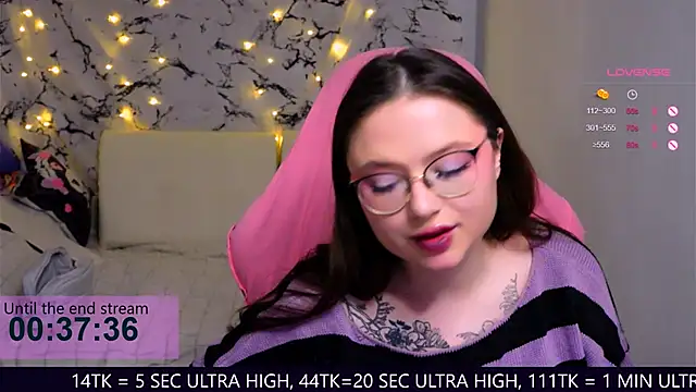 Snapshot of me__hanna chatting on 02/28/25, 01:26 me  hanna online show from 02/28/25, 01:26