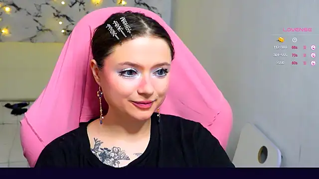 Snapshot of me__hanna chatting on 03/05/25, 10:32 me  hanna online show from 03/05/25, 10:32