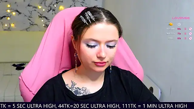 Snapshot of me__hanna chatting on 03/06/25, 01:37 me  hanna online show from 03/06/25, 01:37