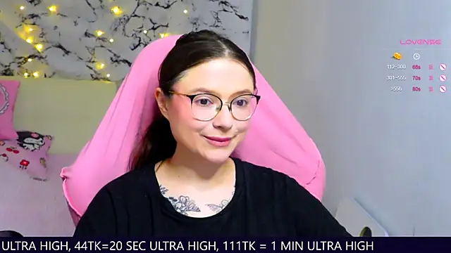 Snapshot of me__hanna chatting on 03/06/25, 11:42 me  hanna online show from 03/06/25, 11:42