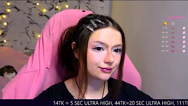 Snapshot of me__hanna chatting on 03/11/25, 11:59 me  hanna online show from 03/11/25, 11:59