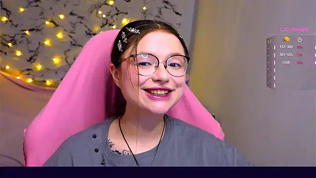 Snapshot of me__hanna chatting on 03/13/25, 11:49 me  hanna online show from 03/13/25, 11:49