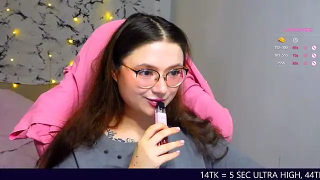 Snapshot of me__hanna chatting on 03/20/25, 10:18 me  hanna online show from 03/20/25, 10:18