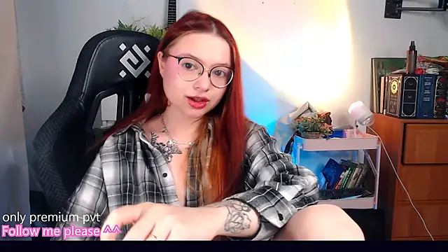 Snapshot of me__hanna chatting on 09/29/25, 10:25 me  hanna online show from 09/29/25, 10:25