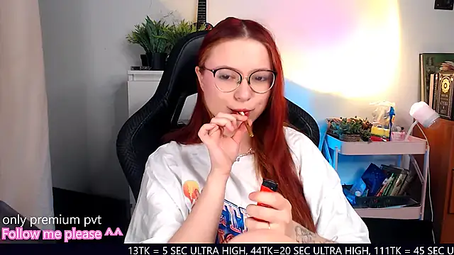 Snapshot of me__hanna chatting on 10/02/25, 10:28 me  hanna online show from 10/02/25, 10:28