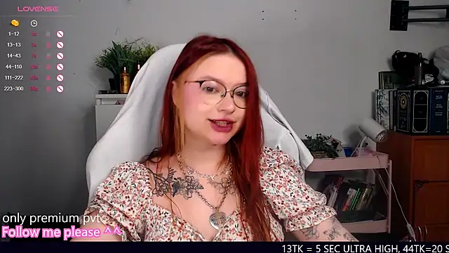 Snapshot of me__hanna chatting on 10/06/25, 11:35 me  hanna online show from 10/06/25, 11:35