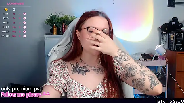 Snapshot of me__hanna chatting on 10/22/25, 01:06 me  hanna online show from 10/22/25, 01:06