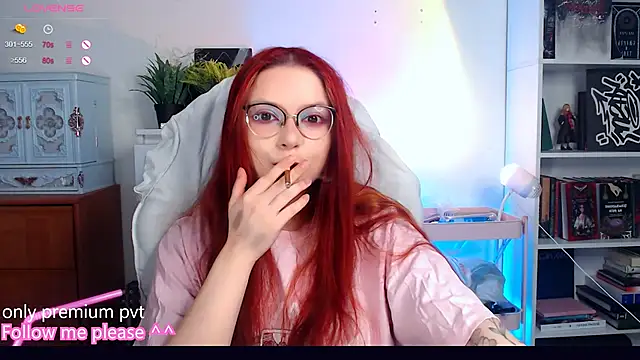 Snapshot of me__hanna chatting on 10/29/25, 09:05 me  hanna online show from 10/29/25, 09:05