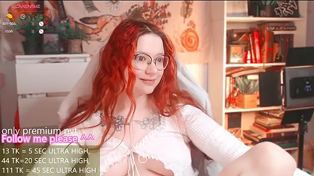 Snapshot of me__hanna chatting on 02/12/26, 04:07 me hanna online show from 02/12/26, 04:07