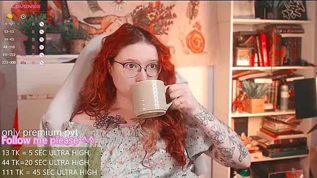 Snapshot of me__hanna chatting on 02/17/26, 03:25 me hanna online show from 02/17/26, 03:25