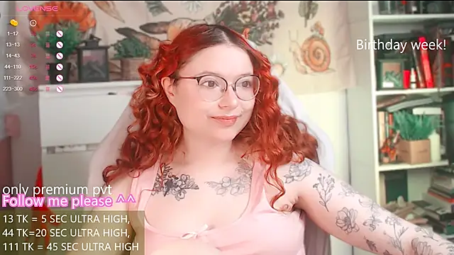 Snapshot of me__hanna chatting on 02/28/26, 01:06 me hanna online show from 02/28/26, 01:06